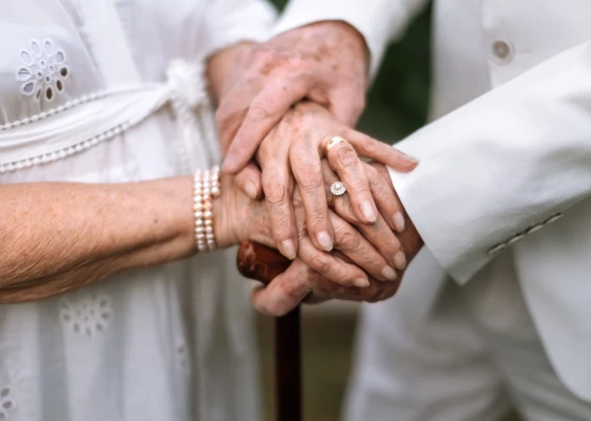 В Тукумском крае старейшему жениху в 2025 году было 86 лет, старейшей невесте - 80