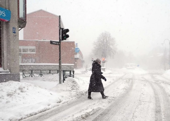 Ventspils pašvaldība taisnojas, kāpēc no pilsētas ielām neizved sniegu