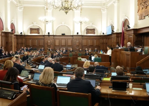 В Сейме раскрыли суммы компенсаций за ноябрь.