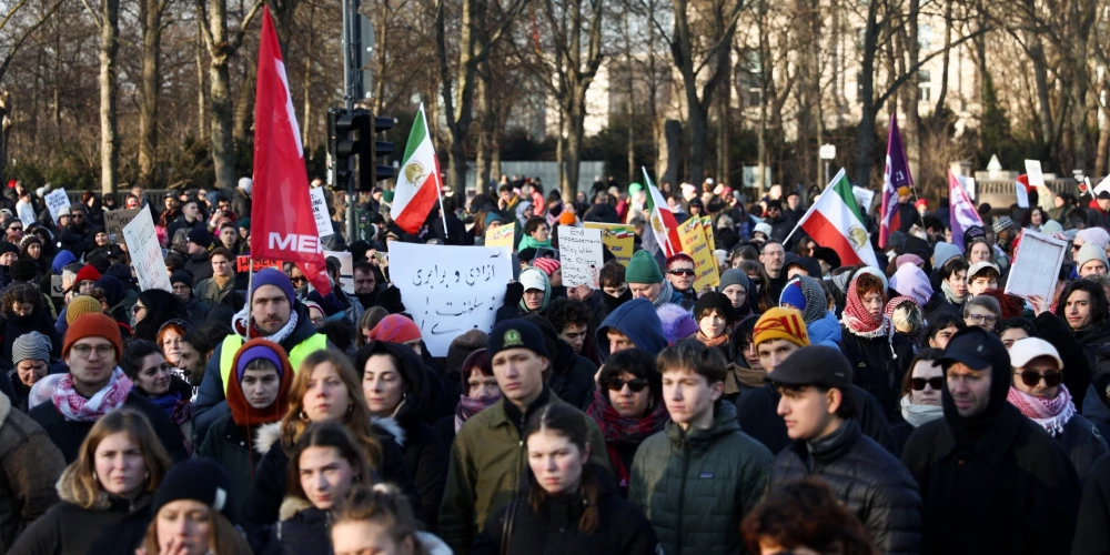 Irānas protestos nogalināti līdz 18 000 cilvēku. 