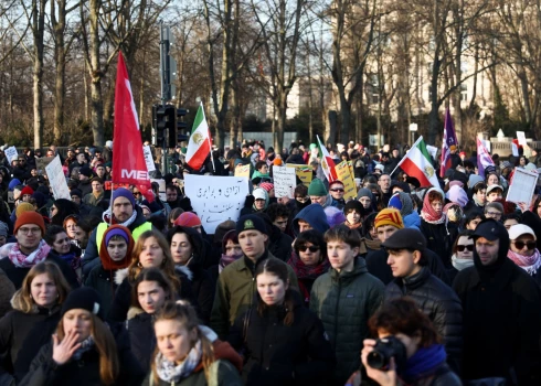 Irānas protestos nogalināti līdz 18 000 cilvēku. 