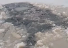 No Sudala ezera glābēji izvilkuši ūdenī ielūzušu automašīnu