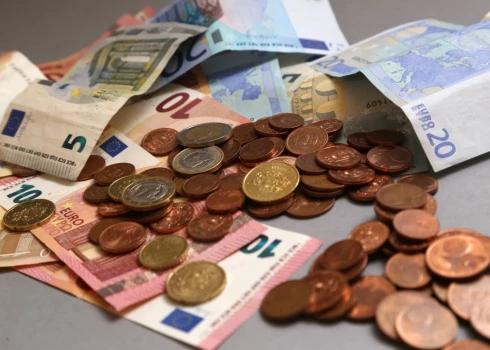 Vai ideja par pensiju ātrāku izņemšanu ielauzīsies vēlēšanu dienaskārtībā? 