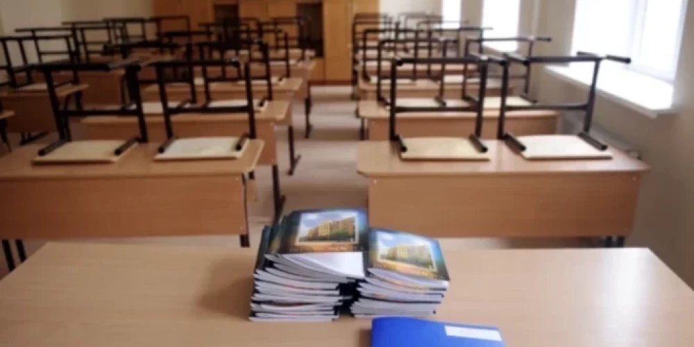 Skolas, kurās ir problēmas ar pāreju uz mācībām latviešu valodā, tiks "ņemtas zem lupas", sola Rīgas vicemērs Vilnis Ķirsis.