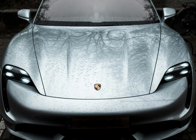 Latvijā par 3,8% palielinājies reģistrēto luksusa automašīnu skaits