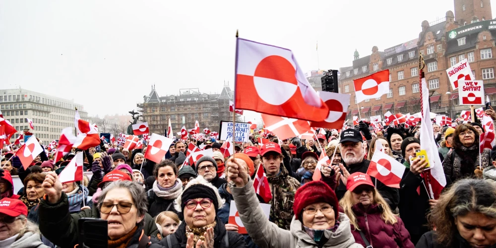 Dānijā un Grenlandē notiek plaši protesti pret ASV prezidenta Donalda Trampa draudiem salai.