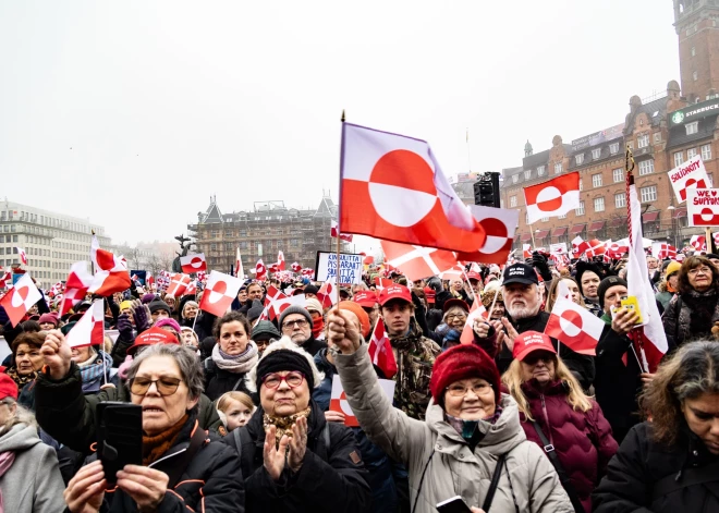 Dānijā un Grenlandē notiek plaši protesti pret ASV prezidenta Donalda Trampa draudiem salai.