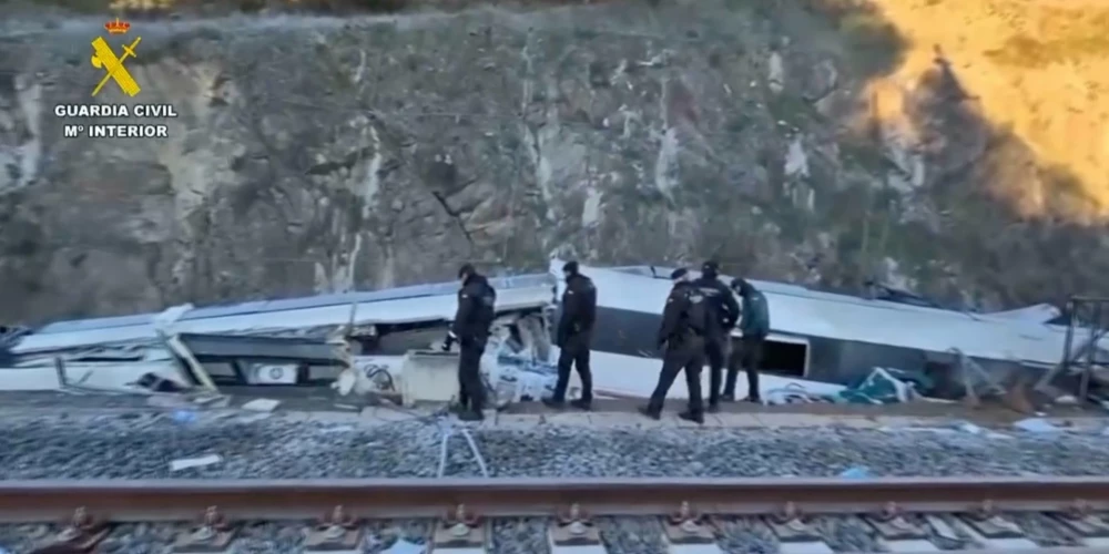 Izmeklēšanas darbam, lai noskaidrotu avārijas cēloņus, būs nepieciešams vismaz mēnesis, paziņojis Spānijas satiksmes ministrs.