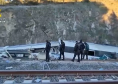 "Notikušais ir ļoti savāds!" Spānijas satiksmes ministrs komentē divu vilcienu sadursmi Andalūzijas provincē