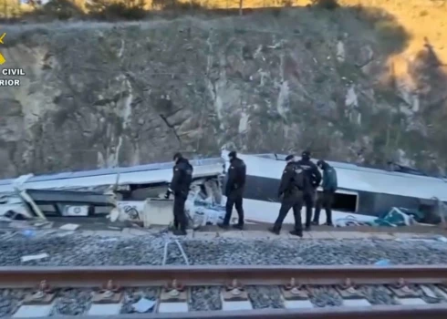 Izmeklēšanas darbam, lai noskaidrotu avārijas cēloņus, būs nepieciešams vismaz mēnesis, paziņojis Spānijas satiksmes ministrs.