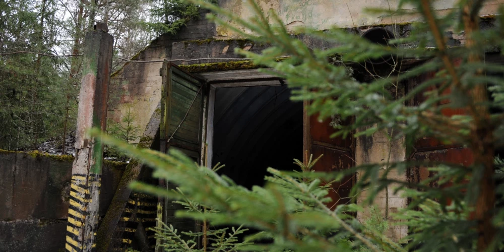 Bijusī Padomju Savienības kodolraķešu bāze Alūksnes rajona Zeltiņu pagastā.