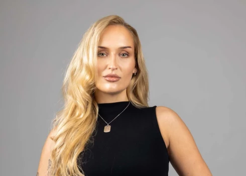 Satura veidotāja Doloresa Onzule šobrīd redzama TV ekrānos kā viena no raidījuma "Šovs pēc šova 2" dalībniecēm.