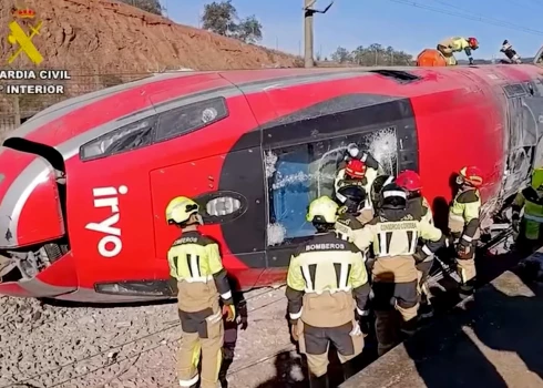 In this still image from video taken and released on January 19, 2026 by the Spain's Guardia Civil, emergency workers are seen at the site where a high-speed Iryo train derailed and was hit by another train as rescue efforts continue in Adamuz, southern Spain, on January 19, 2026. At least 39 people died and more than 120 injured in the deadliest train accident in Spain in over a decade.
The crash happened on Sunday evening when a train operated by rail company Iryo travelling from Malaga to Madrid derailed near Adamuz, crossing onto the other track where it crashed into an oncoming train, which also derailed. (Photo by Handout / Guardia Civil / AFP) / RESTRICTED TO EDITORIAL USE - MANDATORY CREDIT "AFP PHOTO / GUARDIA CIVIL" - HANDOUT - NO MARKETING NO ADVERTISING CAMPAIGNS - DISTRIBUTED AS A SERVICE TO CLIENTS