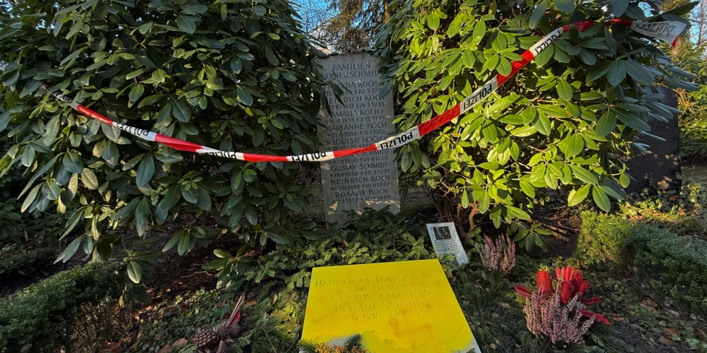 Helmuta Šmita un viņa sievas apgānītā kapavieta (foto: Scanpix / dpa / picture-alliance)