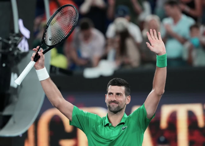 Novāks Džokovičs atkārto Federera rekordus un sasniedz nozīmīgu uzvaru skaitu "Australian Open"