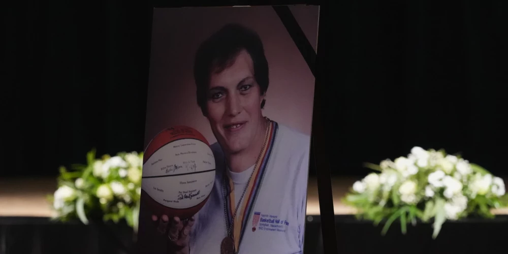 Atvadas no basketbola leģendas Uļjanas Semjonovas (1952-2026).