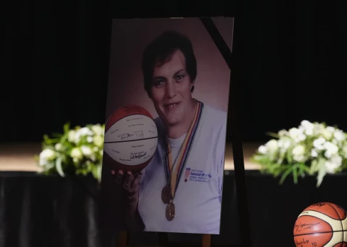 Atvadas no basketbola leģendas Uļjanas Semjonovas (1952-2026).