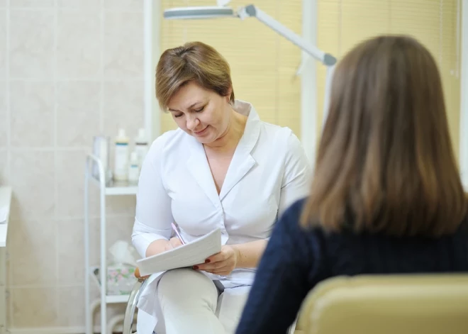 В латвийской медицине все сильнее разница в оплате, из-за которой одни пациенты становятся "выгоднее" других