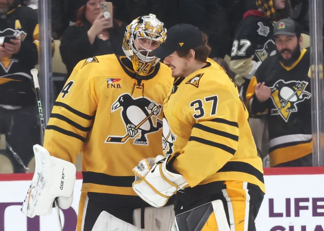 Šilovs no malas noskatās "Penguins" uzvaru, Bļugers vēl neatgriežas Vankūveras sastāvā