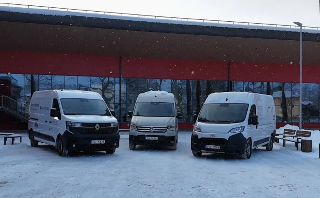 Vieglo automašīnu vadītājiem lielie kravas furgoni jeb “busi” bieži vien šķiet pilnīgi vienādi.