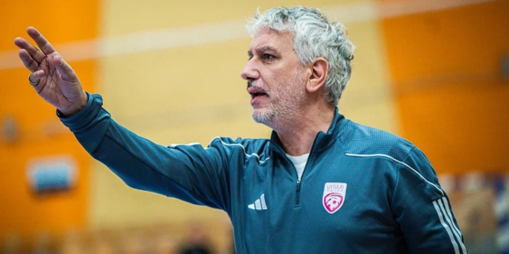 Telpu futbola izlases treneris Masimiljāno Bellarte. 