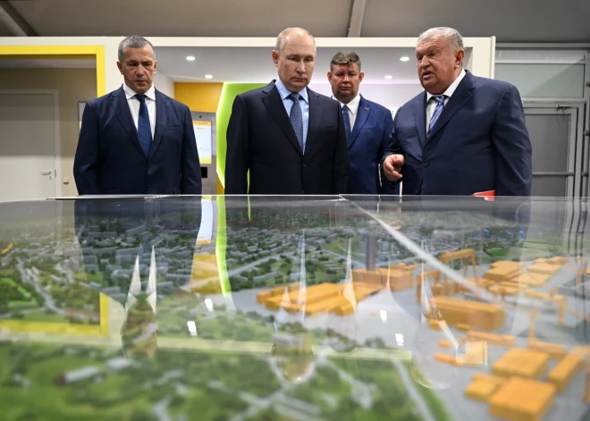 Naftas pārstrādes apjomi Krievijā sarukuši līdz zemākajam līmenim kopš 2010. gada