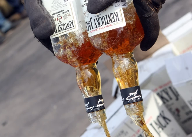 Stiprā alkohola tirgū iestājusies krīze; ekspertus tas nepārsteidz