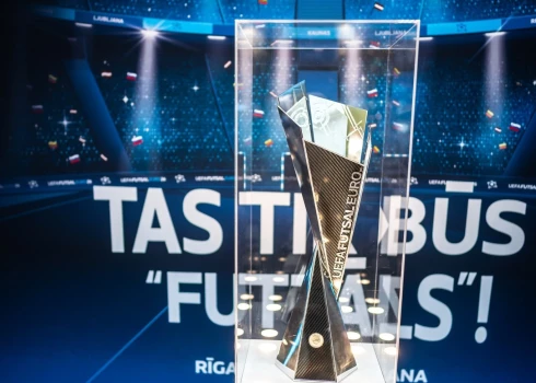 2026. gada telpu futbola čempionāta trofeja.