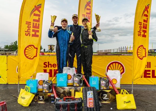 Kamēr “Slapjā Ragana” rada Latvijas drifta čempionus, nelabvēļi cenšas likt sprunguļus riteņos