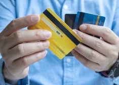 Жители Латвии рекордными темпами отказываются от наличных денег