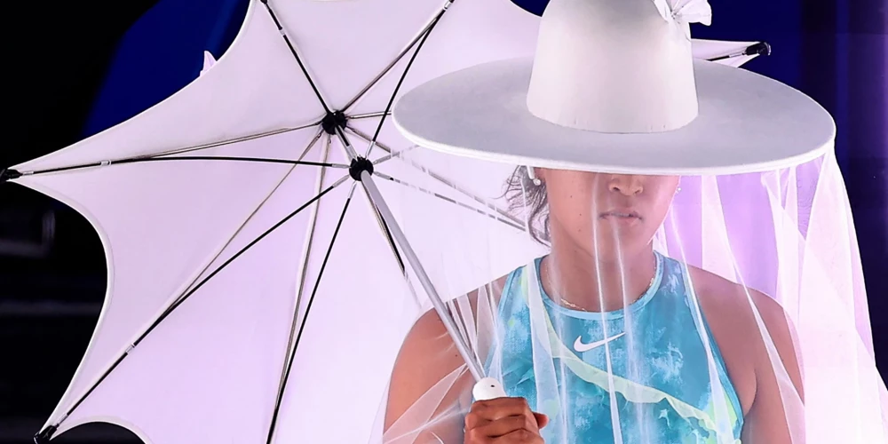 Naomi Osaka ierodas kortā. 