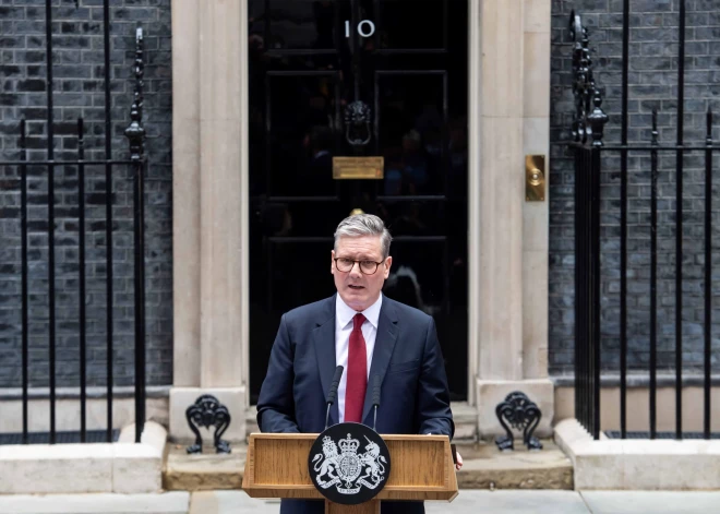 Viltoti video jauc prātus interneta lietotājiem – par upuri kritis arī britu premjers Stārmers