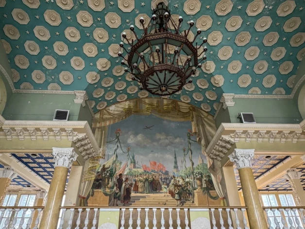 Интерьер внутри здания.