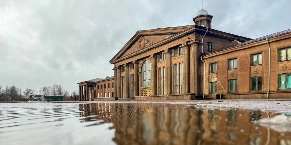 Здание бывшего аэропорта Спилве.