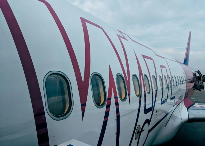 "Wizz Air" piedāvā pasažieriem iegādāties blakus esošo tukšo vidējo sēdvietu: kas tā par privilēģiju?