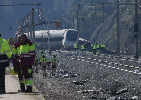 Divu ātrvilcienu sadursmē svētdien Spānijas dienvidos, Kordovas provincē, Andalūzijā, gāja bojā vismaz 41 cilvēks un vairāk nekā 120 tika ievainoti.