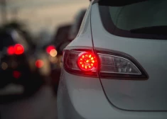 Автоводителям на заметку: для легковых машин в Латвии ввели новые требования