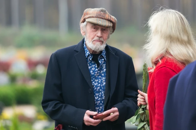 Jānis Rītiņš pēc brāļa Andreja došanās uz Kanādu 2025. gada pavasarī Latvijā bija palicis viens. Un jau šā paša gada rudenī viņš vientuļš devās mūžības ceļā...