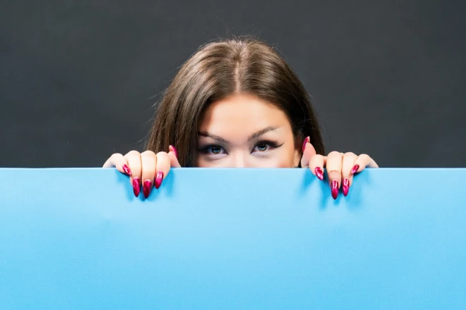 Alise atklāj, ka tētis, pamanot viņas muzikālo talantu, ar laiku arī pats ģimenei vairāk parādījis savu muzikālo pusi, kas, kā izrādās, bijis viņa nepiepildīts sapnis.