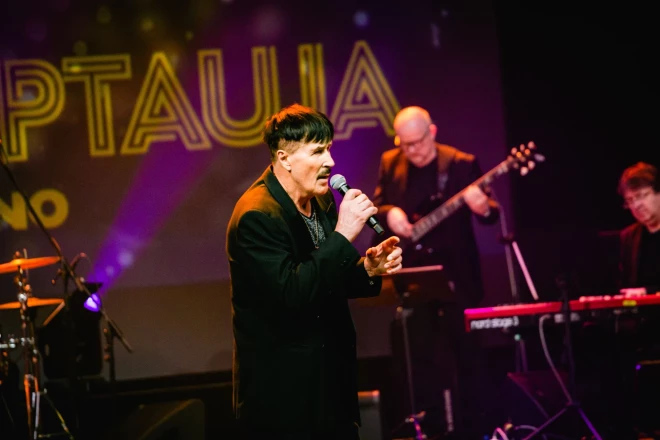 Ivars, uzstājoties Gunāra Jākobsona 90 gadu jubilejā VEF Kultūras pilī.