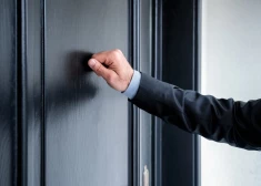 В Латвии изменят закон, что позволит быстрее выбивать деньги из должников