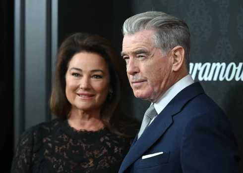 Pīrss Brosnans ar sievu Kīliju Šeju Smitu.