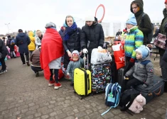 Ukrainas bēgļiem Polijā pakāpeniski atteiks palīdzību