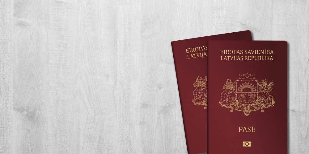 В Латвии продолжается натурализация.