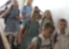 Jelgavas skolā trešklasnieks terorizē pirmklasnieci, meitenei konstatēts iegurņa kaula lūzums