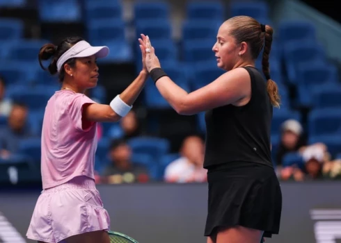 Ostapenko ar taivānieti Suveju Sji ir vienas no favorītēm.