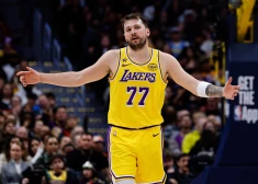 Dončičs un Jurkičs ar "triple double" sekmē komandu uzvaras