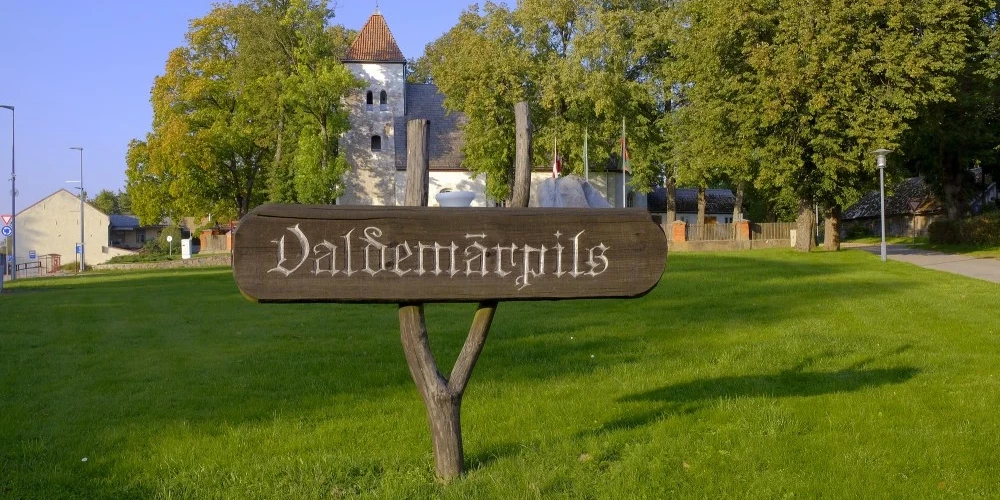 Valdemārpils ir unikāla pilsēta – tā ir vienīgā pilsēta Latvijā, kura nodēvēta kādas izcilas latviešu personības vārdā.