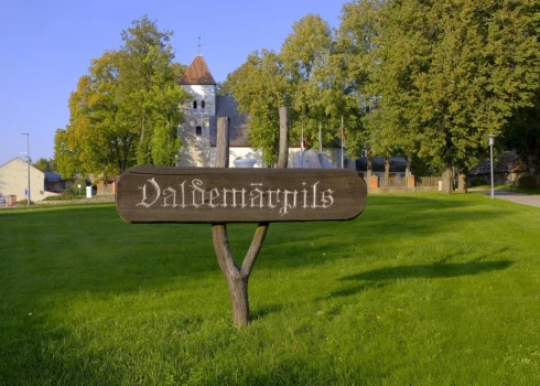 Valdemārpils ir unikāla pilsēta – tā ir vienīgā pilsēta Latvijā, kura nodēvēta kādas izcilas latviešu personības vārdā.