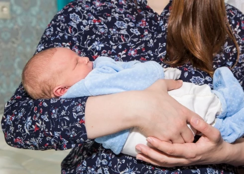 Bērnu agrīnās attīstības skrīnings ir strukturēts izvērtēšanas instruments, kas palīdz pārbaudīt, vai bērna attīstība atbilst viņa vecumam. Pasaulē plaši izmanto dažādus attīstības izvērtēšanas rīkus, kas paredzēti bērniem no pirmajiem dzīves mēnešiem līdz pat astoņu gadu vecumam.